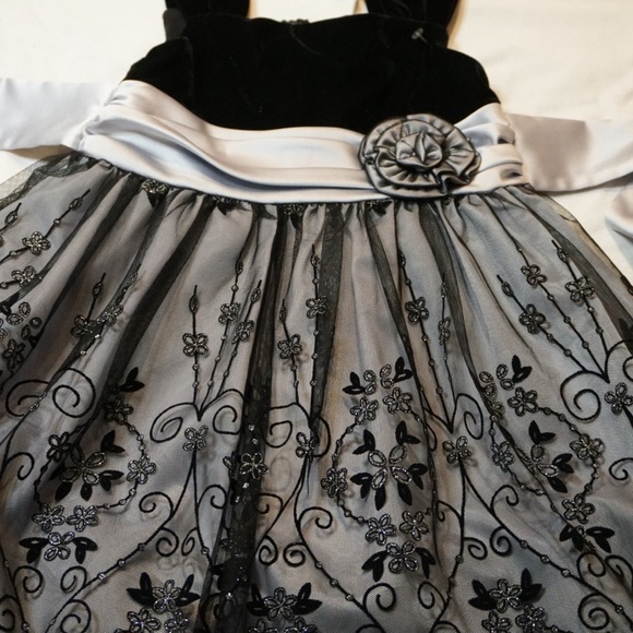 Velvet black dress for kids. - Picture 4 of 6